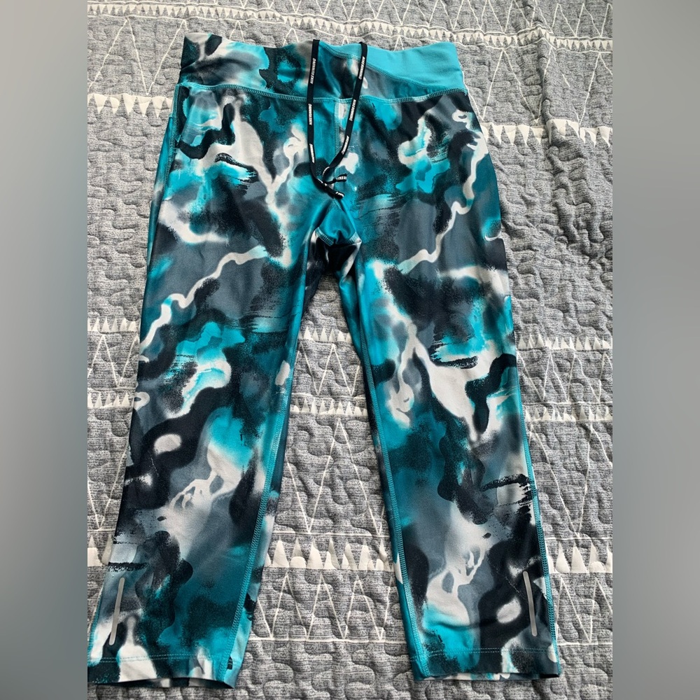 Nike Dri-Fit Capris size Large
Great Design Pattern